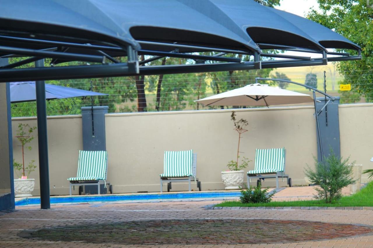 Tranquility Guesthouse Standerton ภายนอก รูปภาพ
