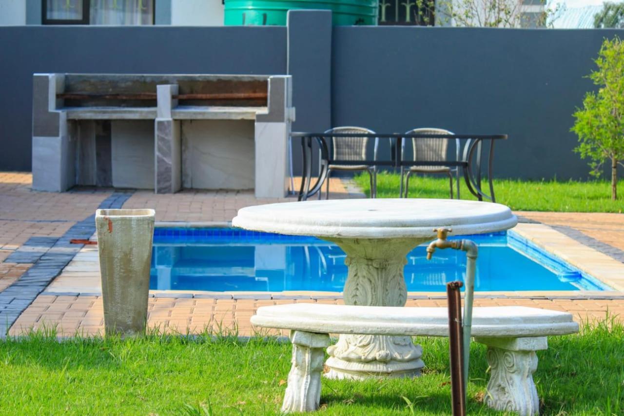 Tranquility Guesthouse Standerton ภายนอก รูปภาพ
