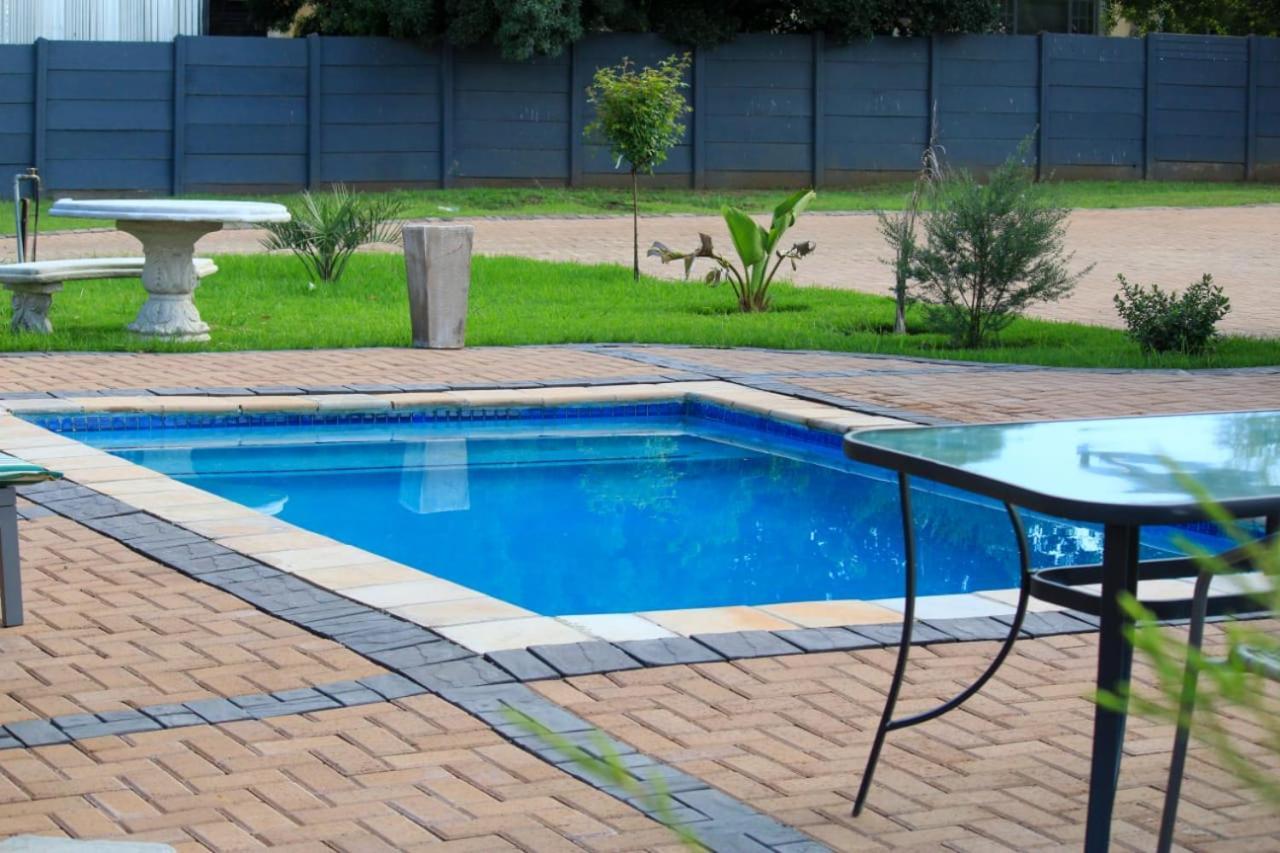Tranquility Guesthouse Standerton ภายนอก รูปภาพ